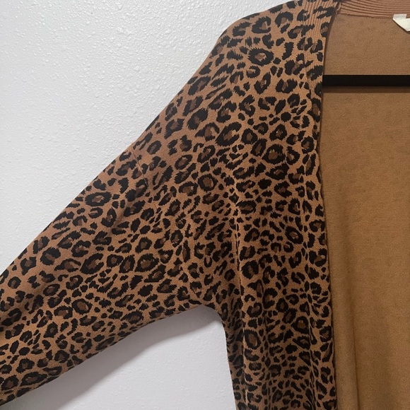 Terra & Sky Brown and Black liquid knit Leopard Cardigan 1X/16-18W - Picture 3 of 9